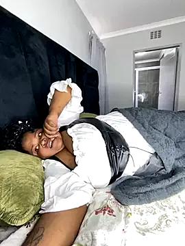 MissLola27 on StripChat 