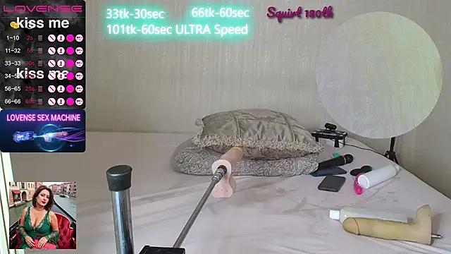 mom4you on StripChat 