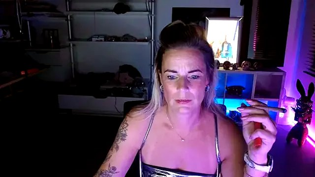 MystiqueMaven on StripChat