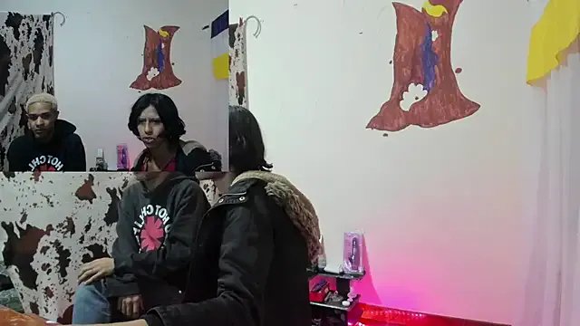 Naicollsxxx on StripChat