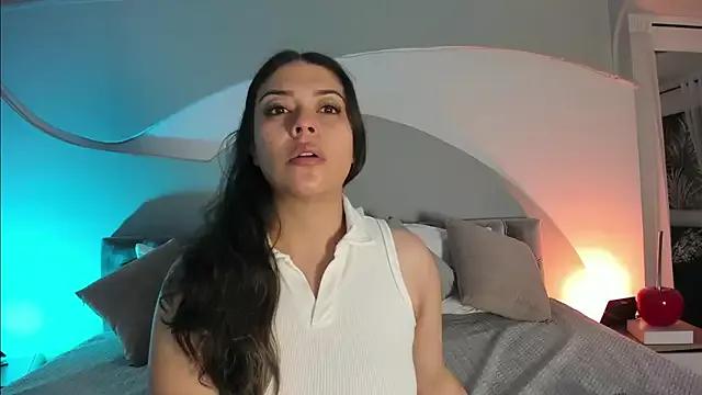 Nicolle_W on StripChat 