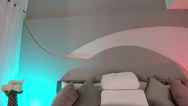 Nicolle_W on StripChat 