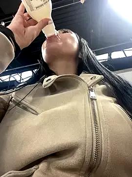 Masturbate to dirty performer Oh_nina oh_nina from StripChat