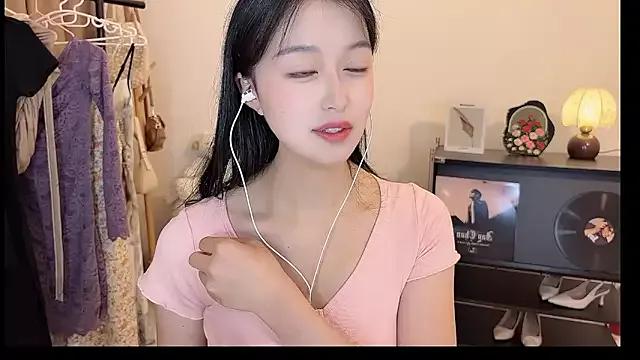 Freechat Onechestnut on StripChat