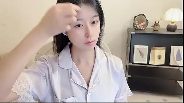 Freechat Onechestnut on StripChat