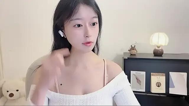 Freechat Onechestnut on StripChat