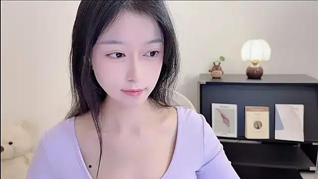 Freechat Onechestnut on StripChat