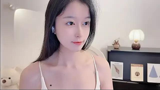 Freechat Onechestnut on StripChat