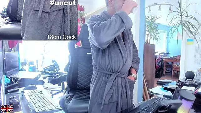 OnlineBossUK on StripChat 