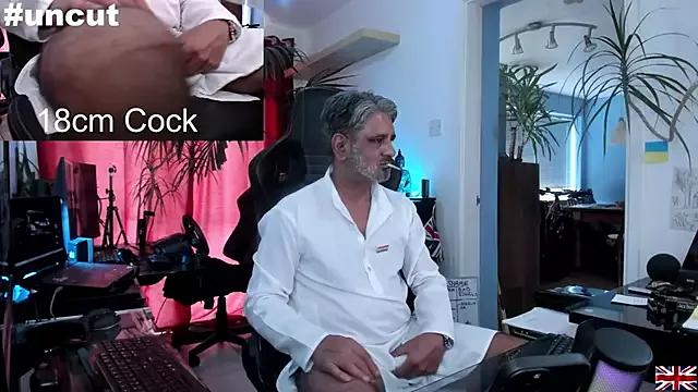 OnlineBossUK on StripChat 