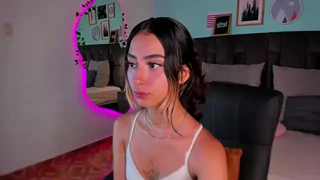 Freechat ParisFox_ on StripChat