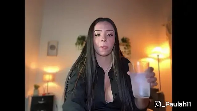 Paulah_x on StripChat
