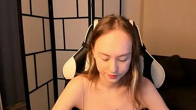 PetulaGee on StripChat 