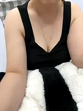 PhuongNhi21 on StripChat 