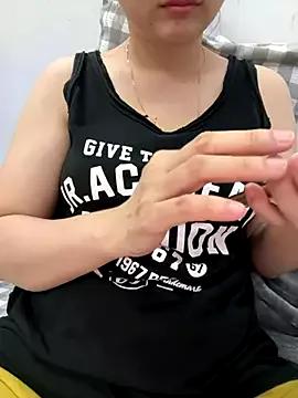 PhuongNhi21 on StripChat 
