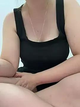 PhuongNhi21 on StripChat 