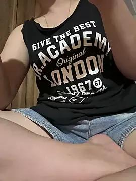 PhuongNhi21 on StripChat 
