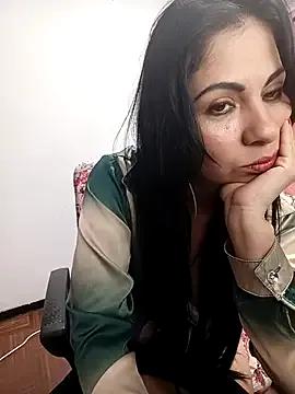 saralunabella on StripChat 