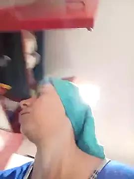 saralunabella on StripChat 