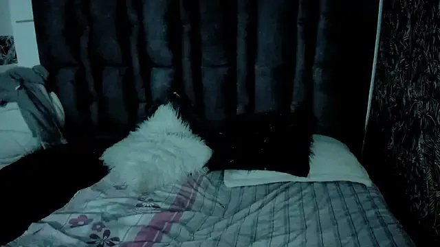 ScarletHoot_ on StripChat