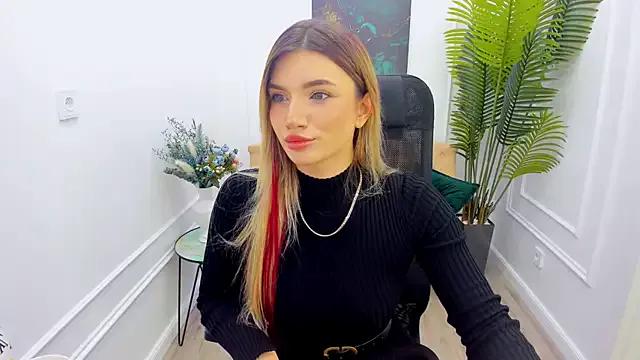 SelenaeMoore on StripChat