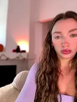 Sweet SerenaCloud wants you to fuck her body now SerenaCloud from StripChat