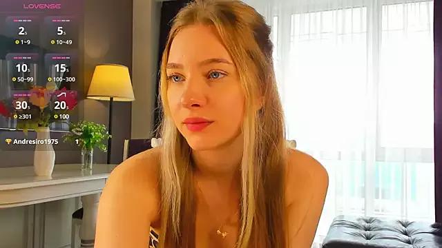 SheenaDrye on StripChat 