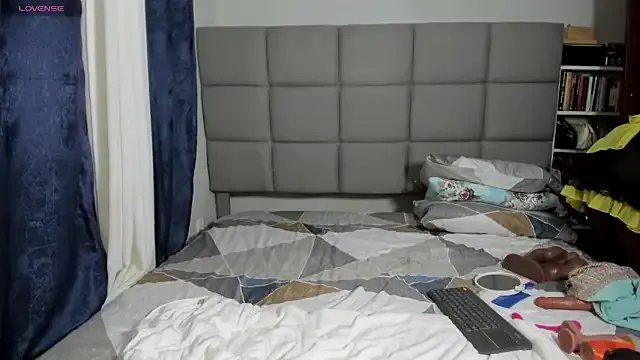 suhaila_suus on StripChat