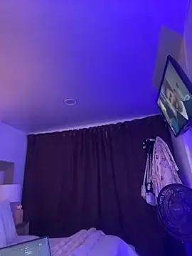 Sweet_and_caramel from StripChat