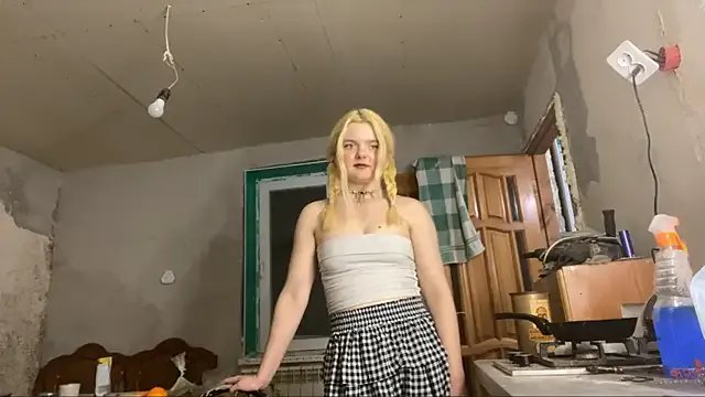 TuTimmer — Lick my lips close to cam