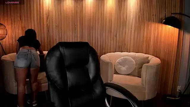 ValeriaRoldanX on StripChat 