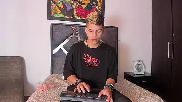 Freechat wyatt_3 on StripChat