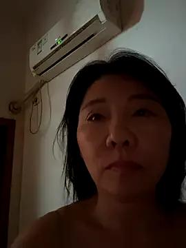 xiiuuff18 on StripChat 